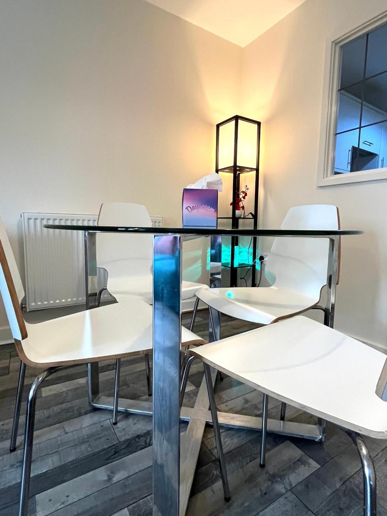 Spacious Two Bedrooms Apartment For Business And Holiday Portsmouth Ngoại thất bức ảnh